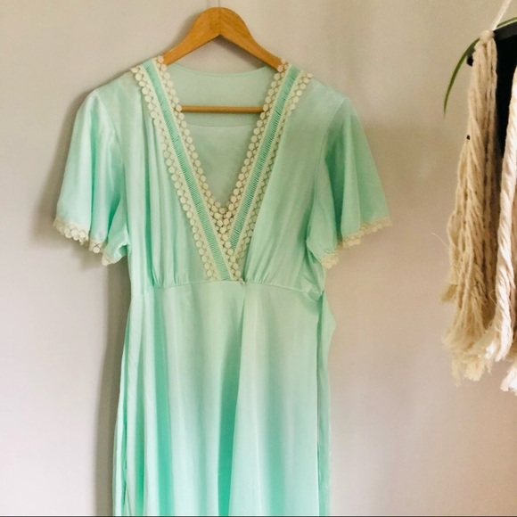 Vintage Lingerie Set - Picture 7 of 16